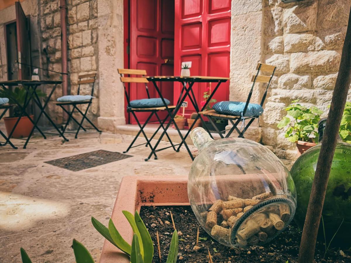 Redmood Guesthouse Barletta Exteriör bild